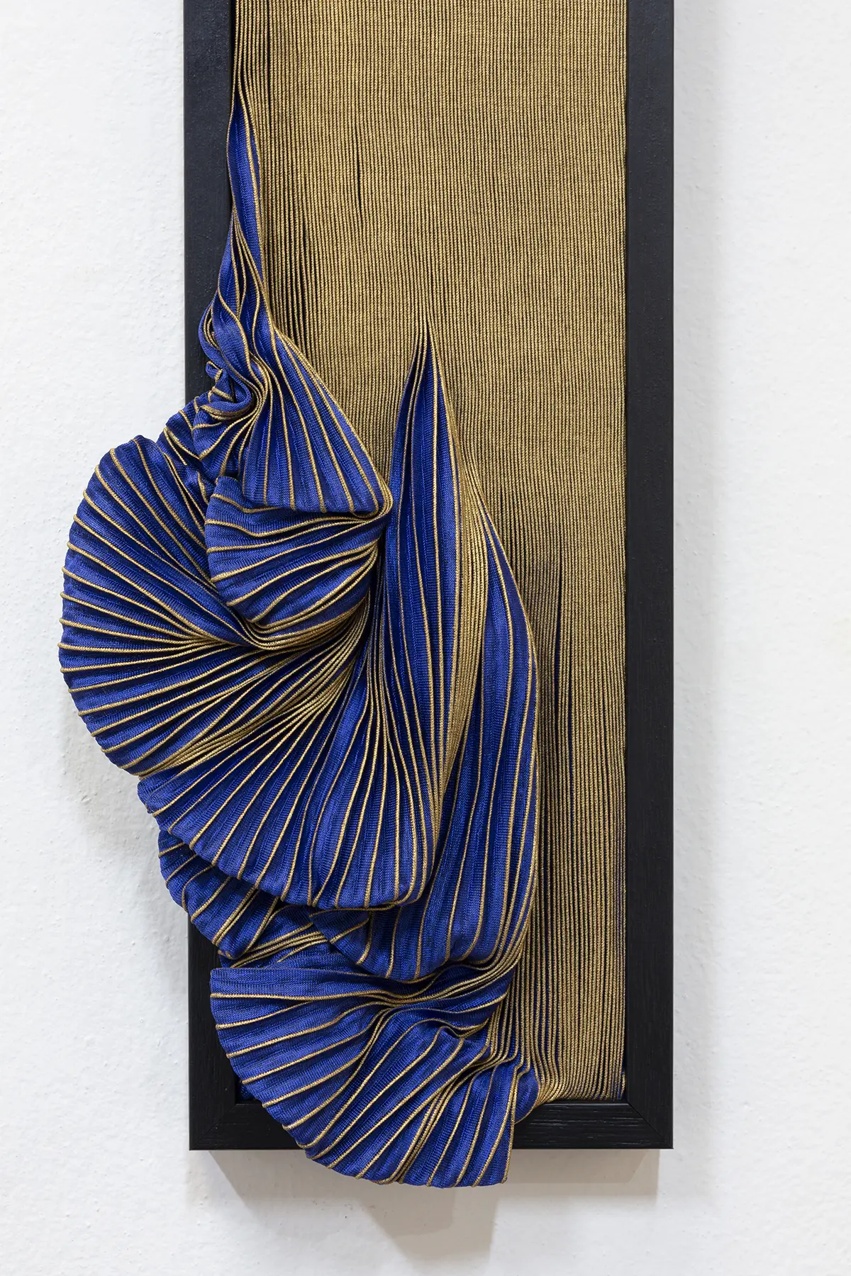 stevie_fieldsend.-Ultramarine-Pulse-Deloitte-commission-2022-Image-Jessica-Maurer.detail.2