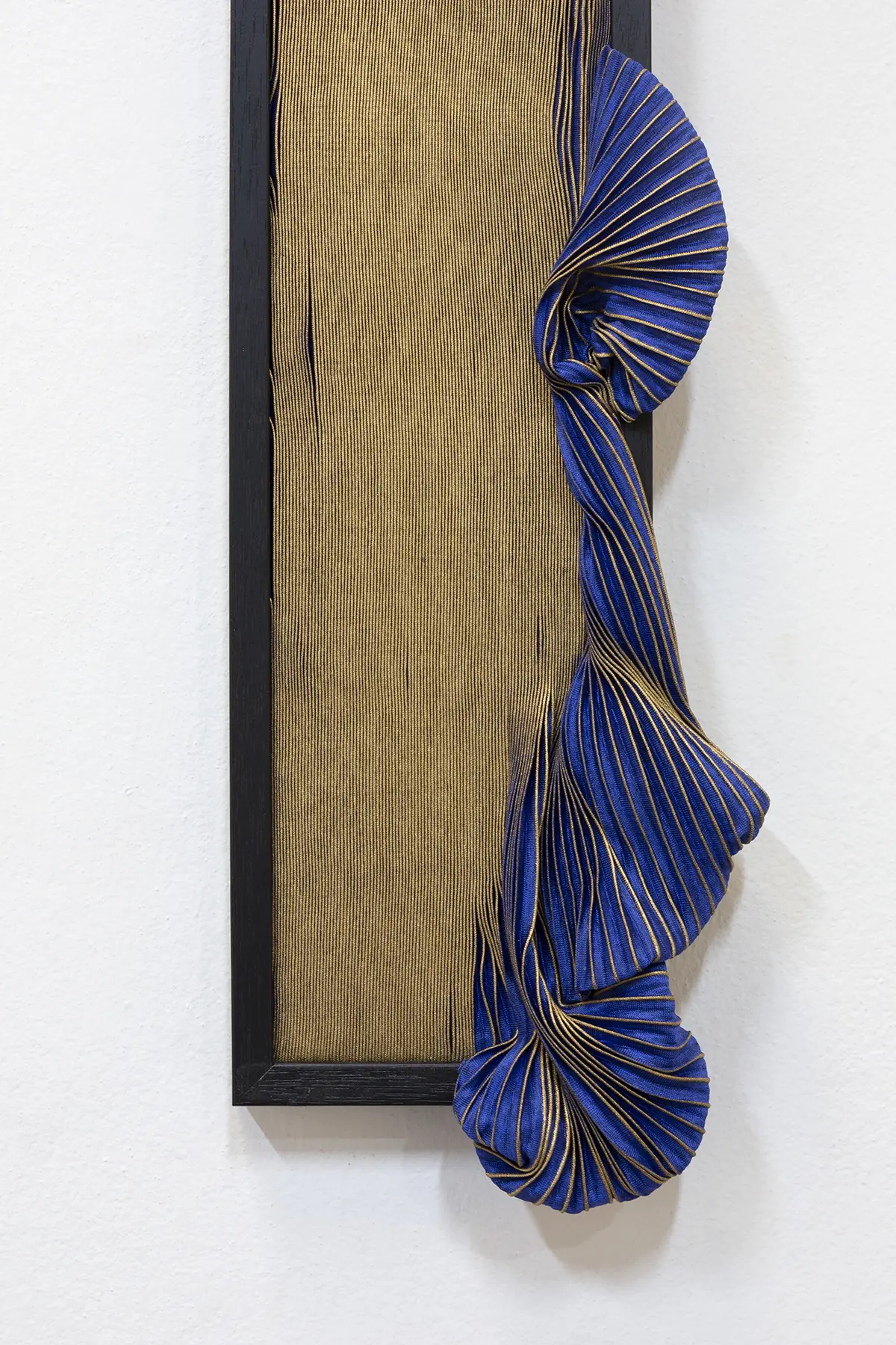 stevie_fieldsend.-Ultramarine-Pulse-Deloitte-commission-2022-Image-Jessica-Maurer.detail4